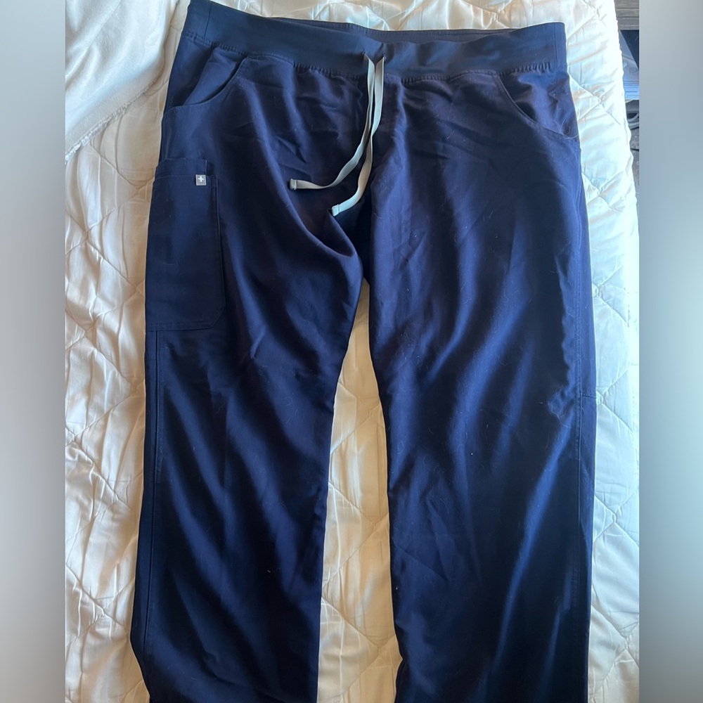 Women’s Figs Navy Casma top and Kade XXL Pant